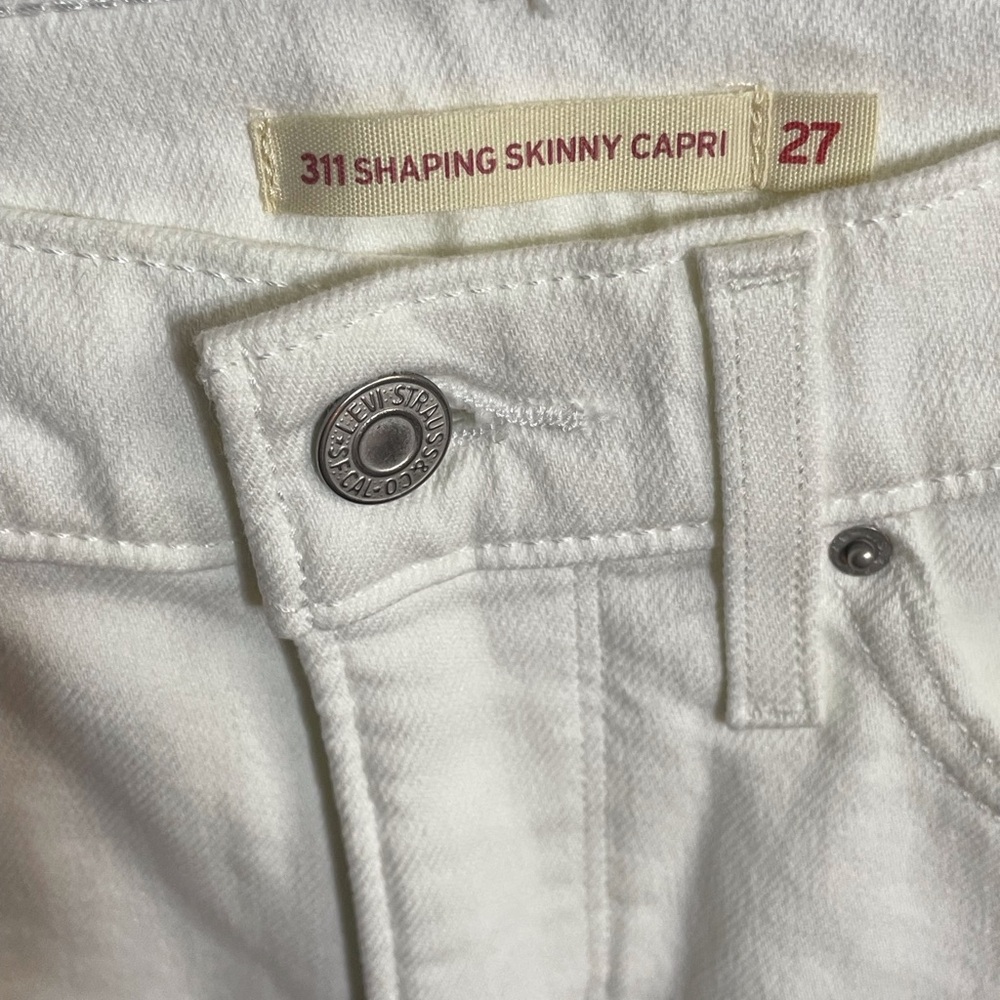 Levi’s capris
